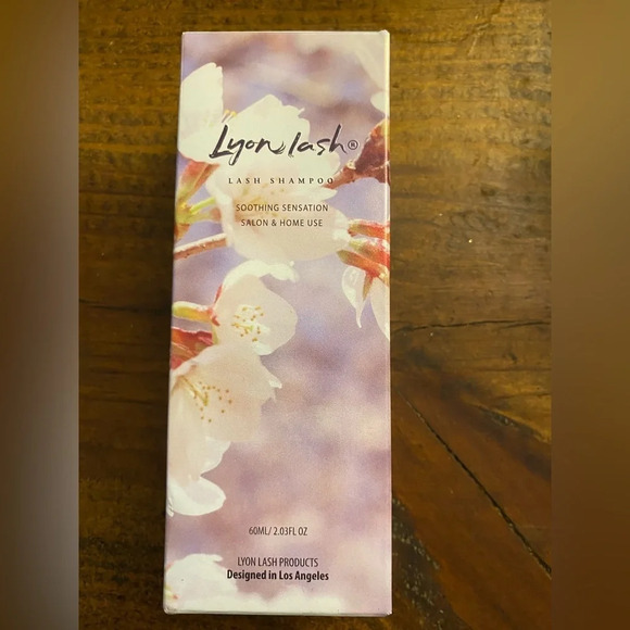 Eyelash Extension Shampoo - Lyon Lash Eyelid Foam - Picture 4 of 4